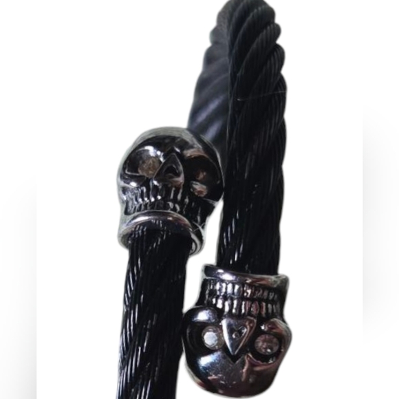 Black and Silver Skull Bracelet - Picture 5 of 6